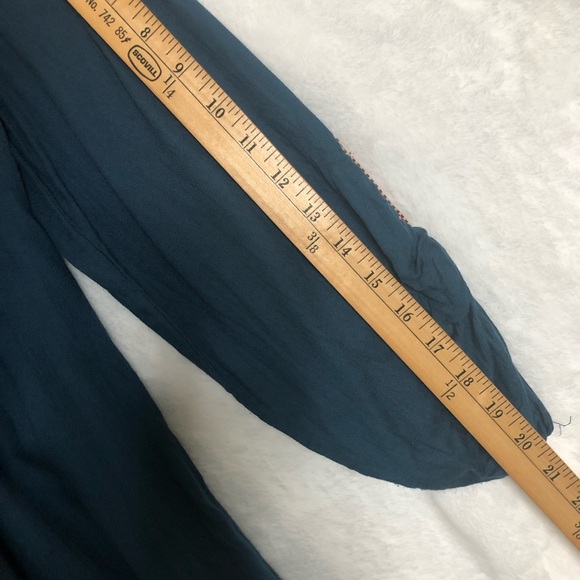 Gimmicks by BKE The Buckle Lace Up Top Women Size Large Navy Blue Long Sleeve - Picture 5 of 6